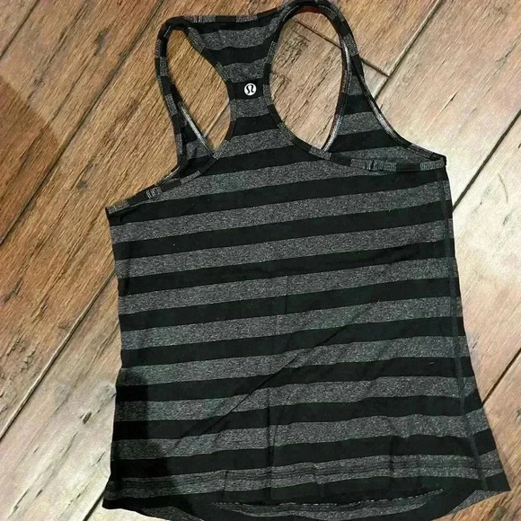 Lululemon racer back size 8 - Picture 2 of 4